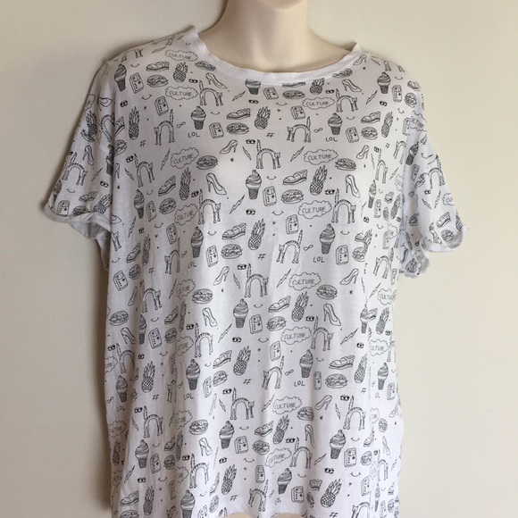 Tops - 💖Fun print white & black short sleeve t-shirt